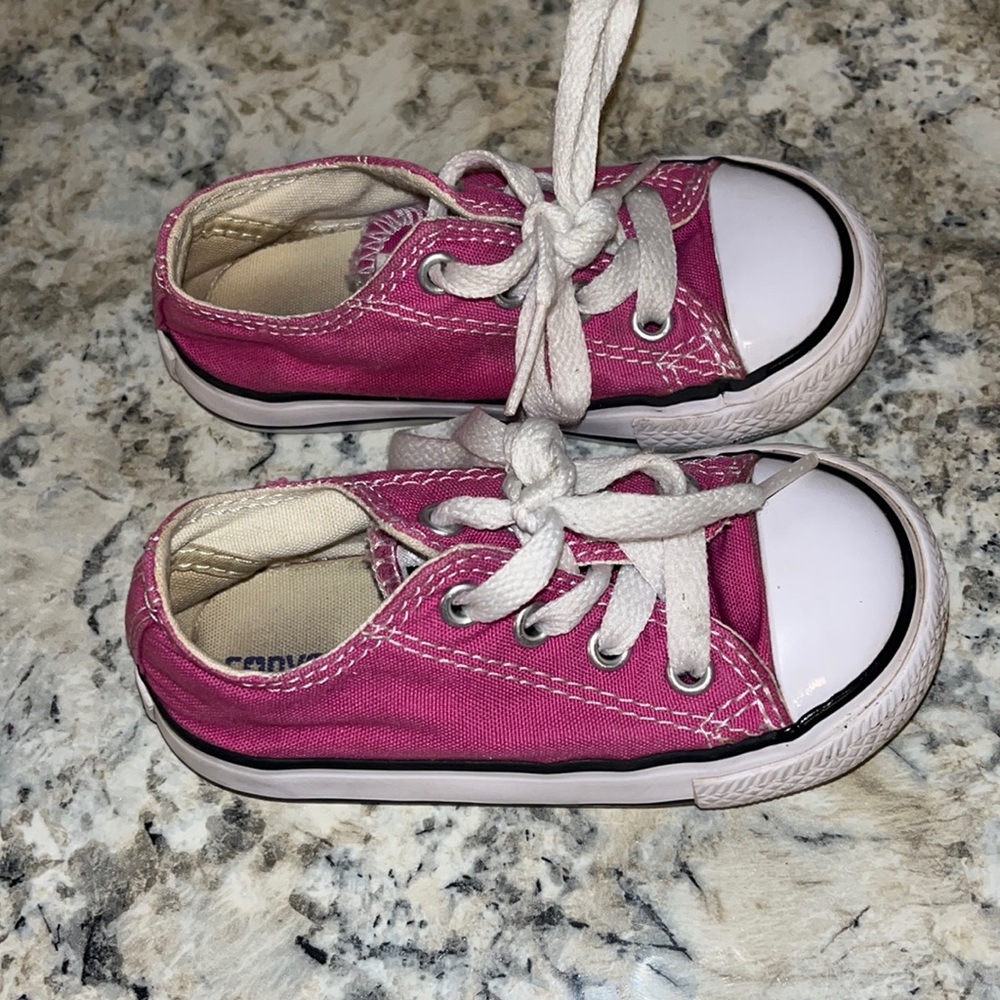 Majenta converse toddler size 6